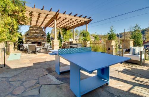 Cotter House | Walk to White River: Cozy Escape w/Screened Porch