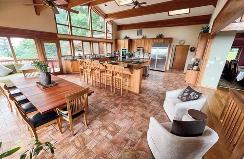 Bluemont Cabin | Walk to Winery+Brewery, hot tub and movie theater