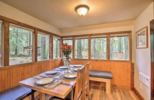 Mount Hood Village House | Walk to Zigzag River: ‘The Sundance’ Cottage
