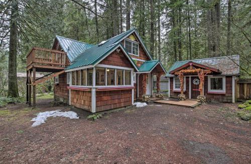 Mount Hood Village House | Walk to Zigzag River: ‘The Sundance’ Cottage