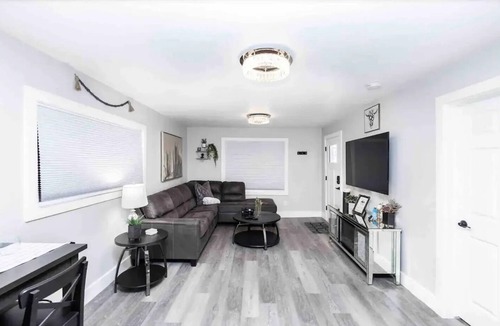 Williams House | Walk Train & Rte 66 / The Stay @ Seven One Three