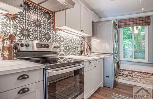 Athens House | Walkable, 1BR/1BA, w/d, Kitchen, Updated, Coffee