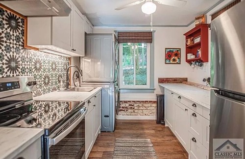 Athens House | Walkable, 1BR/1BA, w/d, Kitchen, Updated, Coffee