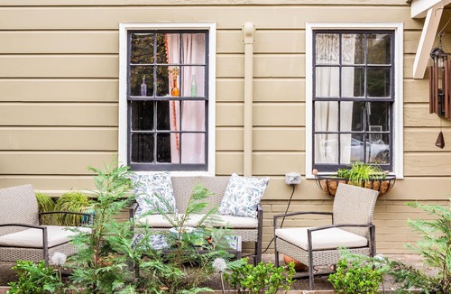 Athens House | Walkable, 1BR/1BA, w/d, Kitchen, Updated, Coffee