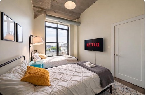 Near South Side Apartment | Walkable 2BR Apartment in Chicago South Loop with Optional Parking and Gym Access Near McCormick Place, Museum Campus & Lakefront