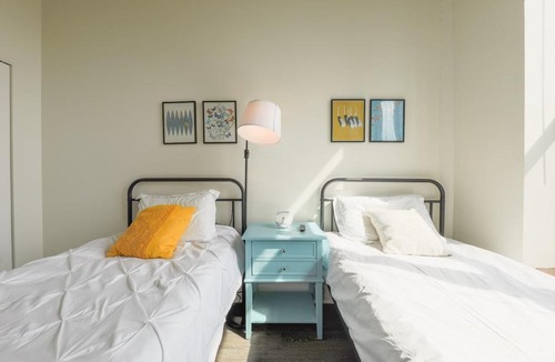 Near South Side Apartment | Walkable 2BR Apartment in Chicago South Loop with Optional Parking and Gym Access Near McCormick Place, Museum Campus & Lakefront