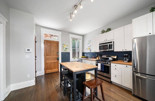 Over-the-Rhine Apartment | Walkable 2BR near Findlay Market | Downtown | Stadiums