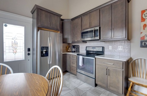 Soulard Apartment | Walkable Area: Spacious Apt in Dtwn St Louis