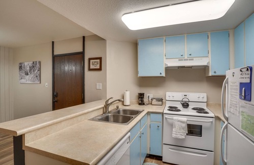 Brian Head Condo | Walkable Brian Head Condo: Steps to Ski Resort!