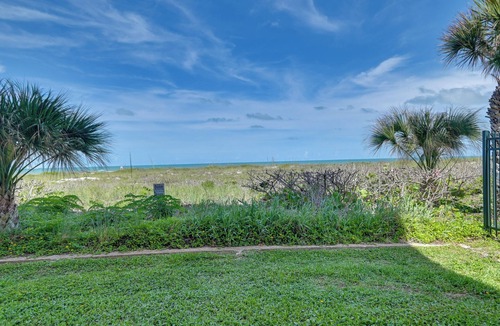 Cocoa Isles Apartment | Walkable Cocoa Beach Condo w/Ocean Views