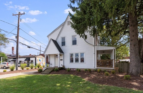 Clintonville House | Walkable Coffee, Restaurants, Shops, and Grocery! Huge backyard.