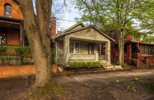 German Village Villa | Walkable Designer Cottage In GV