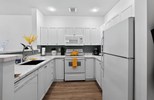 Belltown Condo | Walkable Downtown- Near Space Needle and Pike Place- Water View+Pool+Parking