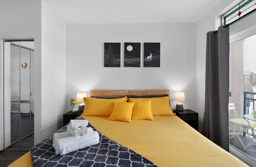 Belltown Condo | Walkable Downtown- Near Space Needle and Pike Place- Water View+Pool+Parking