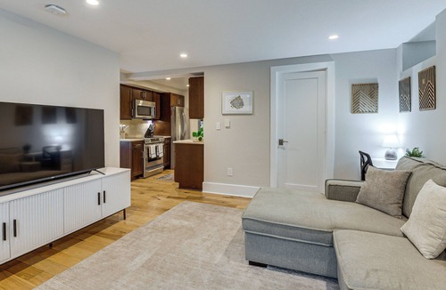 Adams Morgan Apartment | Walkable for DC250! Stylish Studio in Adams Morgan