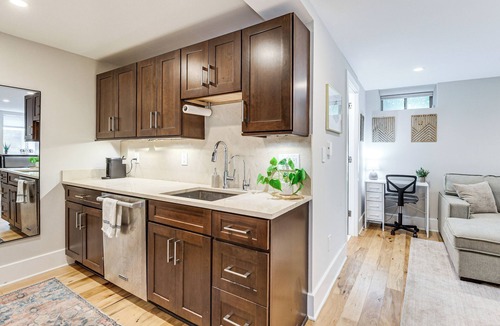 Adams Morgan Apartment | Walkable for DC250! Stylish Studio in Adams Morgan