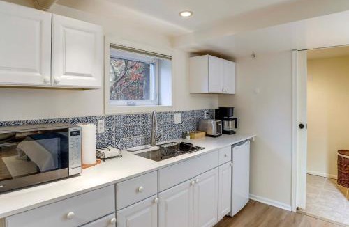 Green Lake Apartment | Walkable Green Lake Studio w/Fireplace