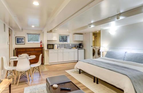Green Lake Apartment | Walkable Green Lake Studio w/Fireplace