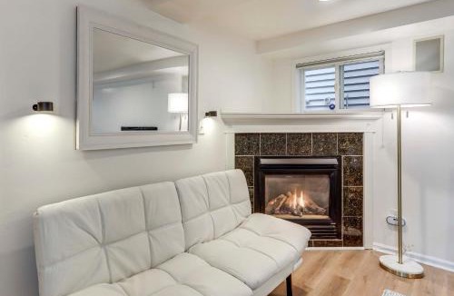 Green Lake Apartment | Walkable Green Lake Studio w/Fireplace