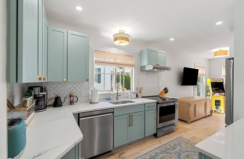 Marblehead House | Walkable Harbor Home in Marblehead: Family & Dog Friendly, Fenced Yard + Parking
