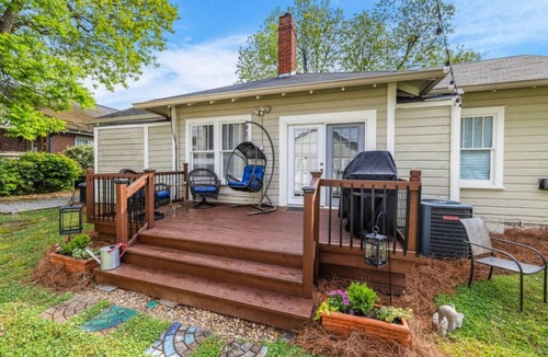 Gainesville House | Walkable In-Town Gainesville Next to NGHS & Square