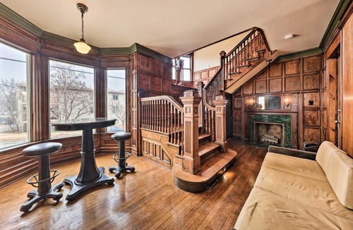Southmoreland Apartment | Walkable KC Home Base! Near Sports Events & Fun
