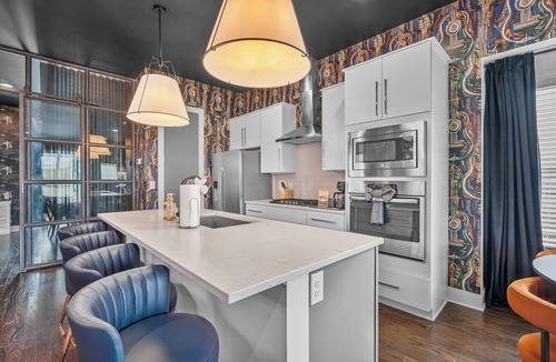 Edgehill House | Walkable Location - 13 Beds - Rooftop Views