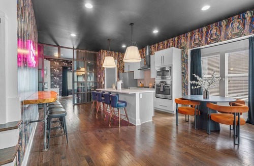 Edgehill House | Walkable Location - 13 Beds - Rooftop Views