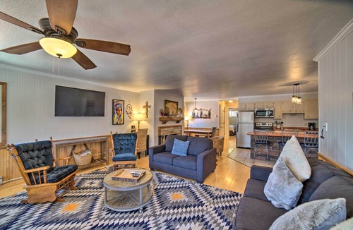 Red River Apartment | Walkable Location! Mtn-view Condo in Red River