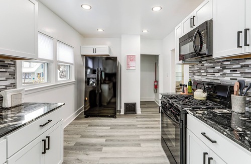 Eastside Cottage | Walkable & Modern! Syracuse Home Near Campus