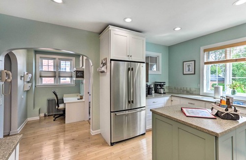East Shore House | Walkable New Haven Retreat w/Ocean Views!