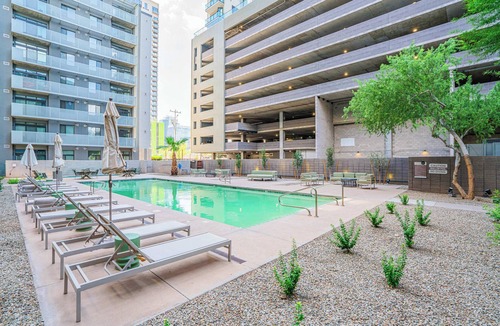Evans Churchill Apartment | Walkable PHX Stay from ASU w/Balcony Parking WD