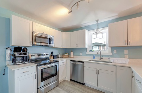 Salter Path House | Walkable & Renovated! Salter Path Retreat w/ Deck