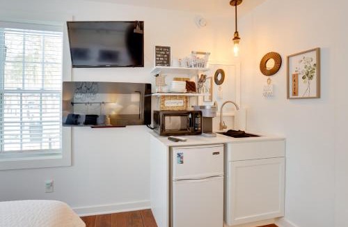 Hammondsport Apartment | Walkable Studio on Historic Hammondsport Property!