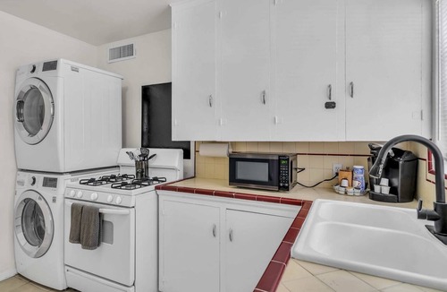 Rincon Heights Apartment | Walkable Summer Luxury Unit | Prime UofA 1BR