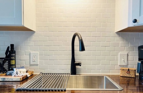 Manchester Apartment | Walkable to Acrisure & North Side; newly renovated with excellent Wifi