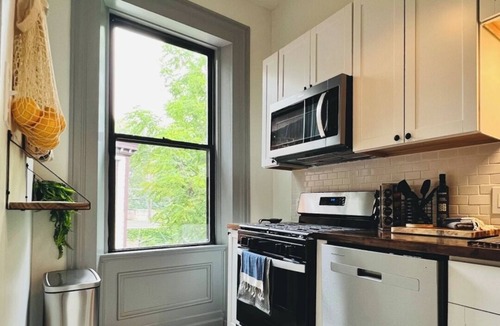 Manchester Apartment | Walkable to Acrisure & North Side; newly renovated with excellent Wifi