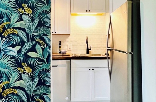 Manchester Apartment | Walkable to Acrisure & North Side; newly renovated with excellent Wifi