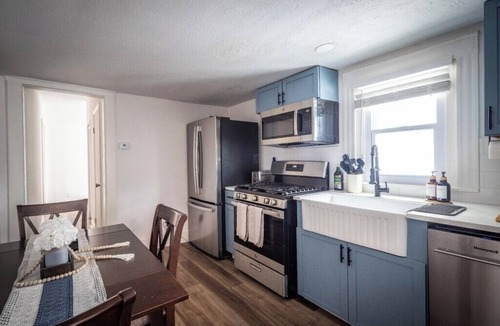 Little Italy Apartment | Walkable to Everywhere in Little Italy- Near CWRU, Cleveland Clinic Main Campus