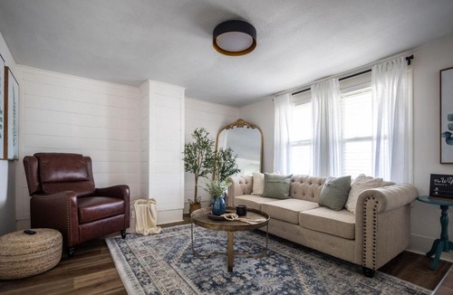 Little Italy Apartment | Walkable to Everywhere in Little Italy- Near CWRU and Cleveland Clinic Main Campus