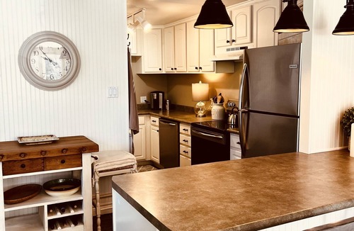 Skyway Cottage | Walkable to The Broadmoor Hotel, Seven Falls and Stratton Open Space