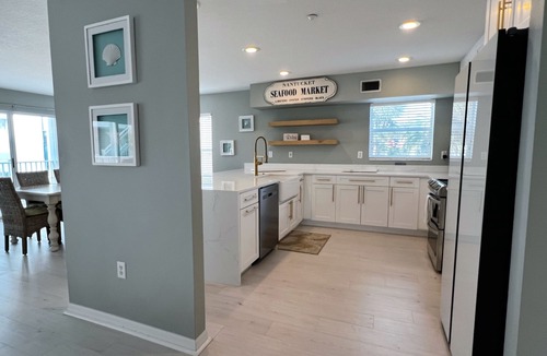 Indian Rocks Beach Condo | Walkable to the Best Eats of IRB! Family Sized Indian Rocks Beach Condo