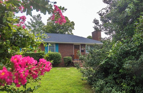 Fry's Spring House | Walkable to UVA, and Fontaine Research park, Newly Renovated Home.