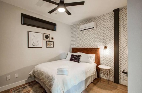 Berkeley Apartment | Walkable Urban Tennyson St Apt - Steps to Eats