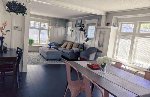 Queen Anne House | Walker's Paradise 1 with 2 free parking lots