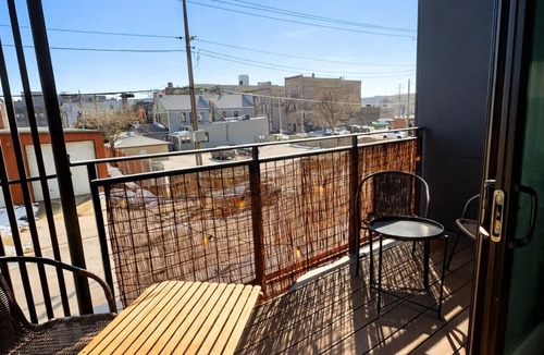 Fifth Ward Apartment | Walker`s Point Designer 2BR · Prime Location with Balcony and Gym · Sleeps 6