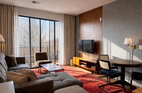 Fifth Ward Apartment | Walker's Point Designer 2BR · Prime Location with Balcony and Gym · Sleeps 6