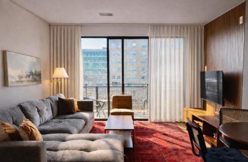 Fifth Ward Apartment | Walker's Point Designer 2BR · Prime Location with Balcony and Gym · Sleeps 6