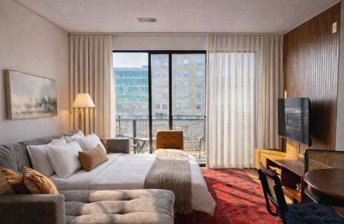 Fifth Ward Apartment | Walker's Point Designer 2BR · Prime Location with Balcony and Gym · Sleeps 6
