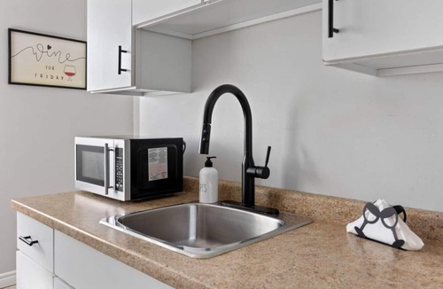 Walkerville Apartment | Walkerville 2BR Suite | Near Casino & NextStar